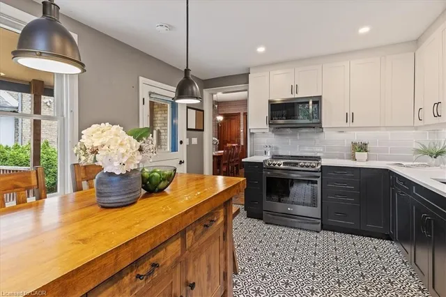 Additional image 19 of 19 Richmond Ave