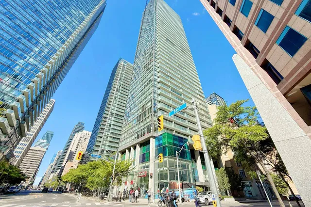 38 Grenville St Unit 2706