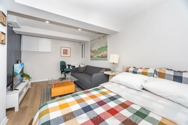 Additional image 37 of 226 Broadway Ave