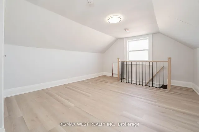 Additional image 36 of 115 Edwin Ave