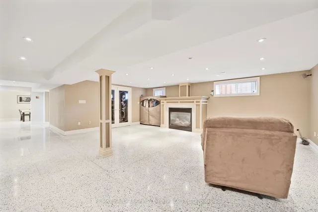 Additional image 24 of 154 Fairglen Ave