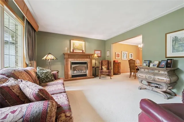 Additional image 36 of 46 Larkspur Cres