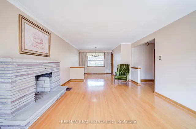 Additional image 3 of 102 Hallsport Cres