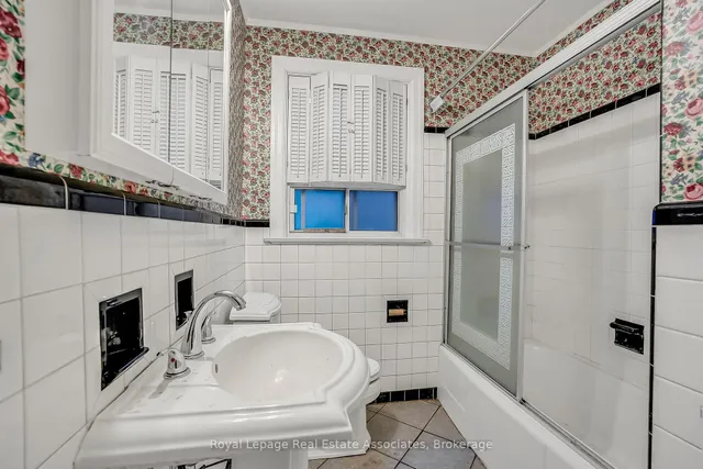 Additional image 12 of 1492 Islington Ave