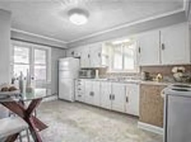 Additional image 8 of 33 Farmcrest Dr