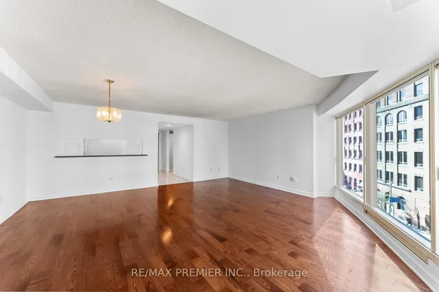 Additional image 11 of 33 University Ave Unit 502