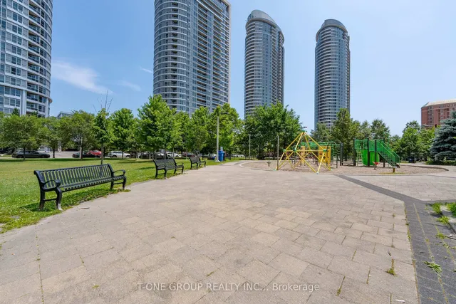 Additional image 28 of 255 Village Green Sq Unit 1003