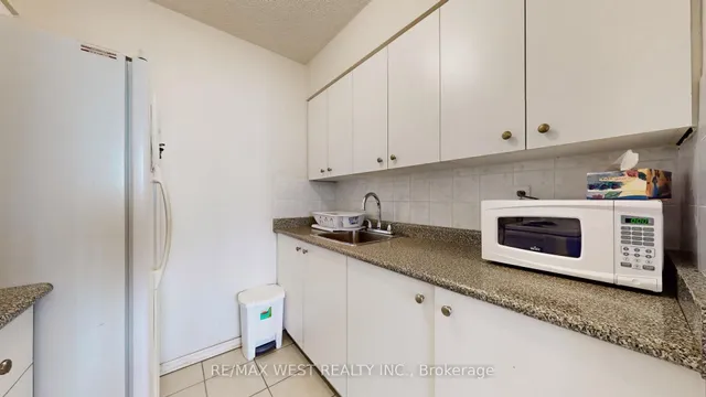 Additional image 11 of 940 Caledonia Rd Unit 210