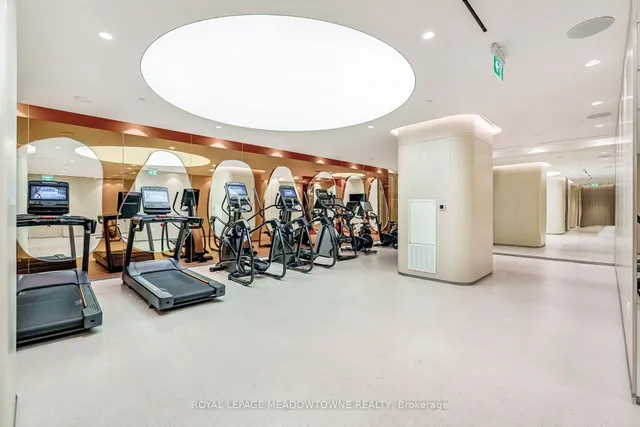 Additional image 42 of 155 Merchants' Wharf Unit 826