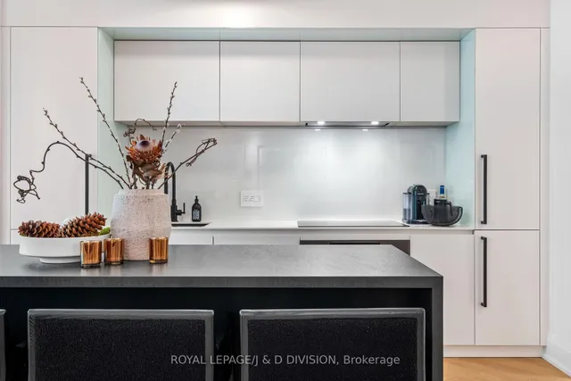 Additional image 9 of 20 Scrivener Sq Unit 301
