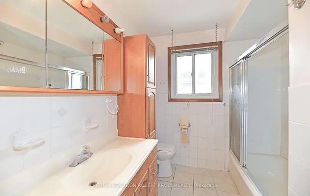 Additional image 17 of 32 Orangewood Cres