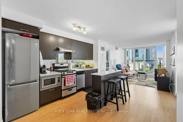 Additional image 8 of 320 Richmond St Unit LPH13