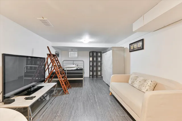 Additional image 30 of 94 Meighen Ave