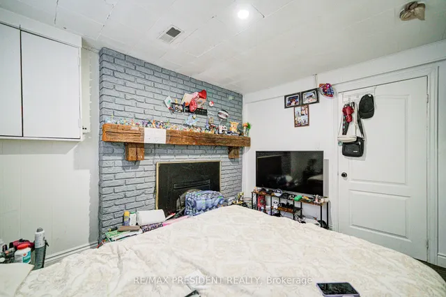 Additional image 32 of 74 Bloomington Cres