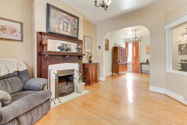 Additional image 6 of 729 Dupont St