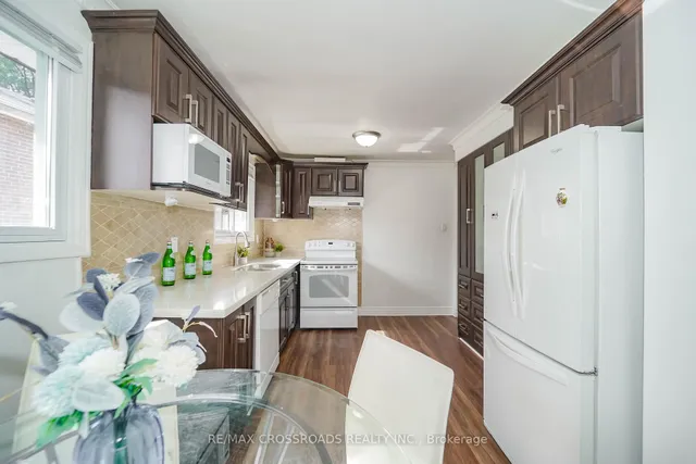 Additional image 34 of 8 Topaz Gate