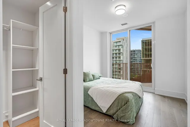 Additional image 25 of 155 Merchants' Wharf Unit 826