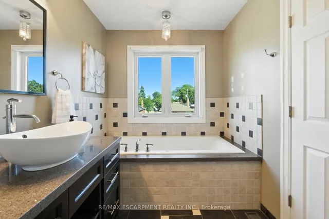 Additional image 24 of 219 Delta St