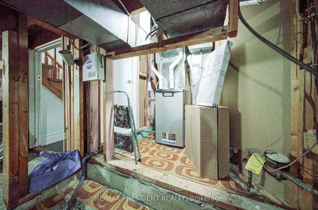 Additional image 44 of 74 Bloomington Cres