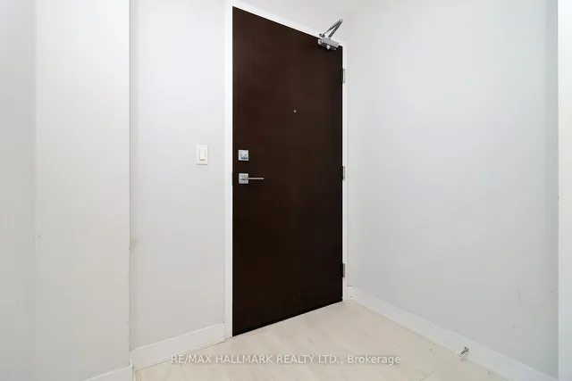 Additional image 2 of 2221 Yonge St Unit 1011