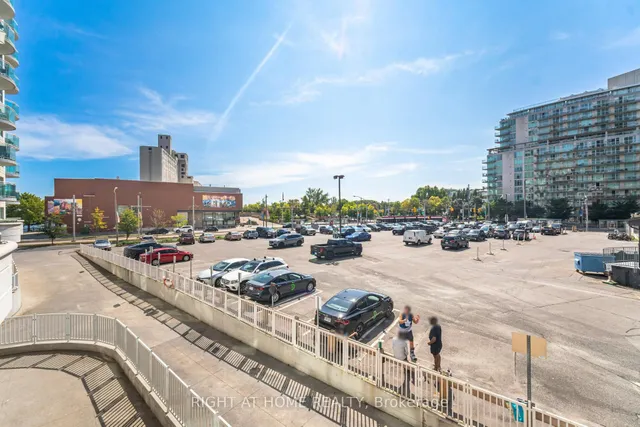 Additional image 18 of 600 Queens Quay Unit 219