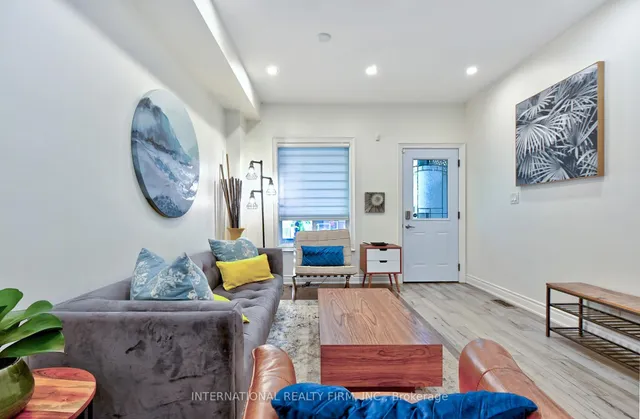 Additional image 6 of 717 Palmerston Ave