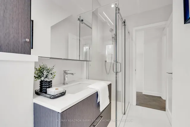 Additional image 36 of 18 Astley Ave