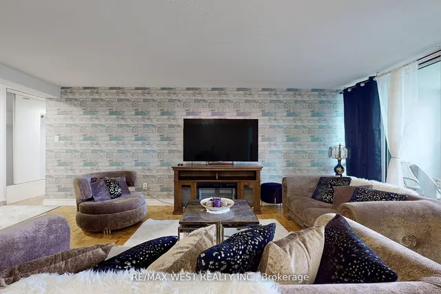 Additional image 10 of 627 The West Mall Unit 1810