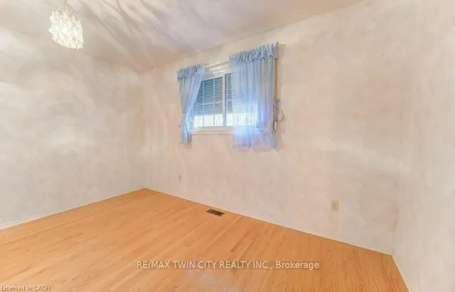 Additional image 20 of 12 Old York Cres