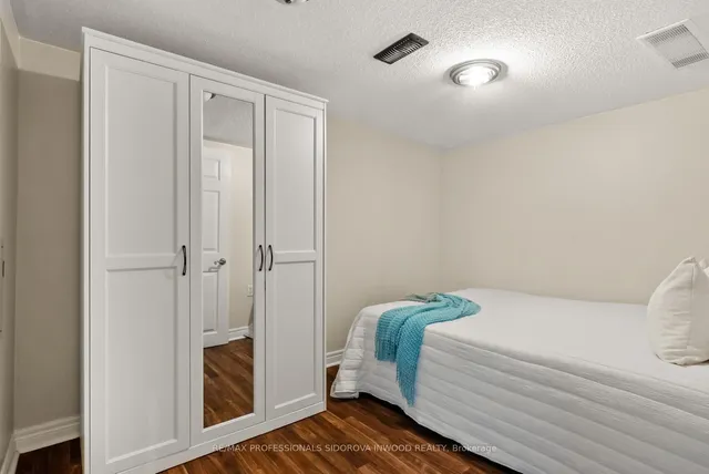 Additional image 27 of 197 Lambton Ave