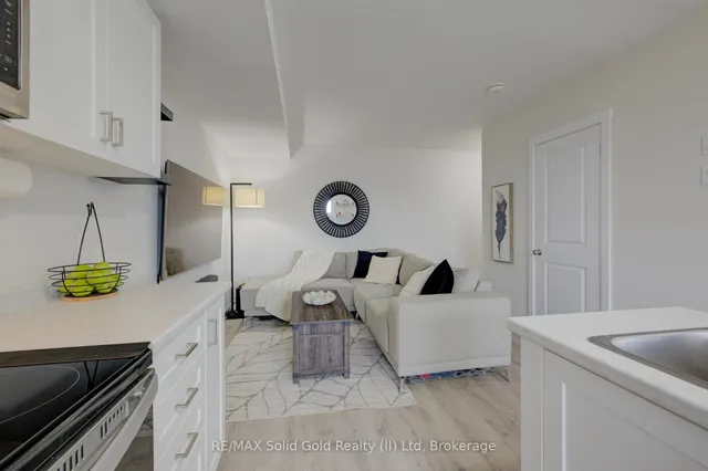 Additional image 12 of 160 Rochefort St Unit A4