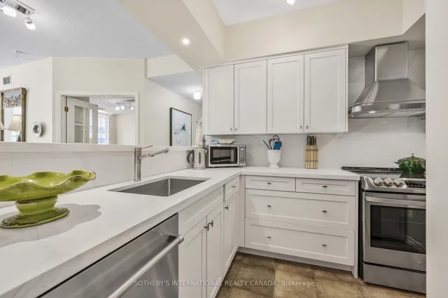 Additional image 18 of 1 Deer Park Cres Unit 605