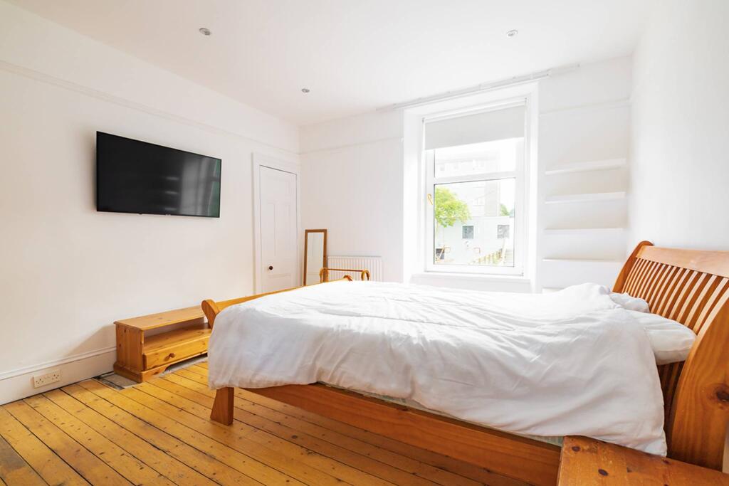 Additional image 19 of 250 Victoria Road, Aberdeen, AB11 9NU