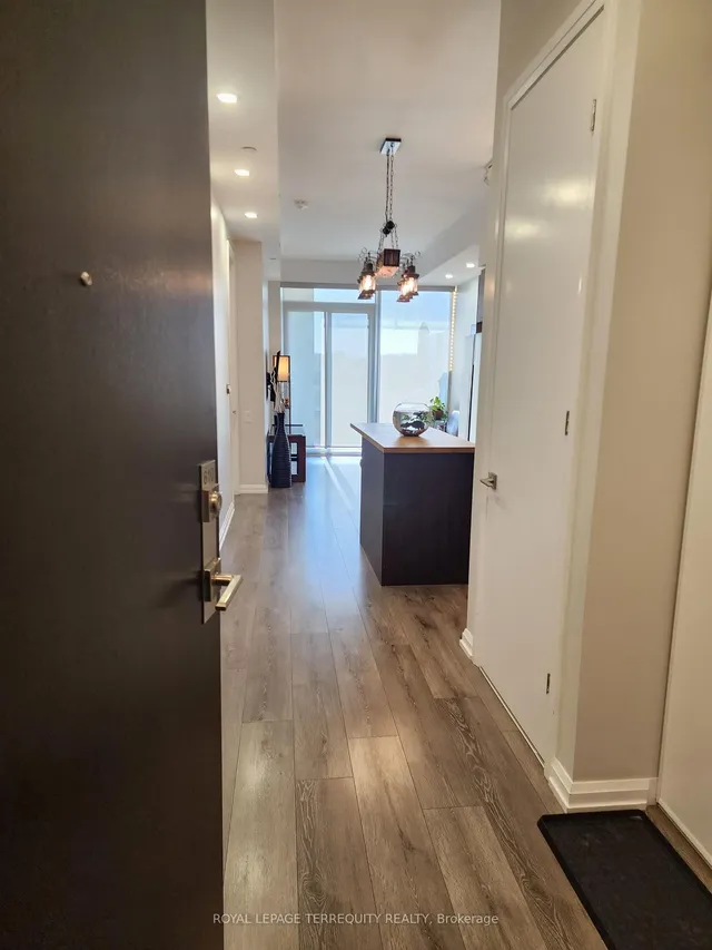 Additional image 9 of 4208 Dundas St Unit 610