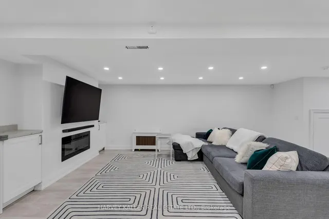 Additional image 41 of 32 Almont Rd