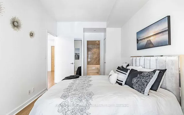 Additional image 17 of 350 Wellington St Unit 203