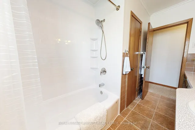 Additional image 15 of 26 Richland Cres