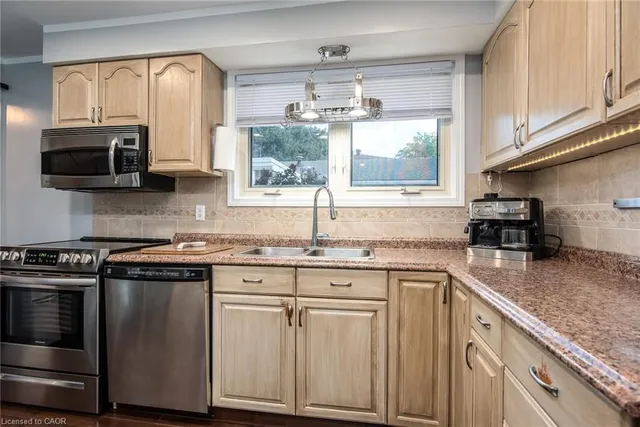 Additional image 14 of 77 Roberts Cres