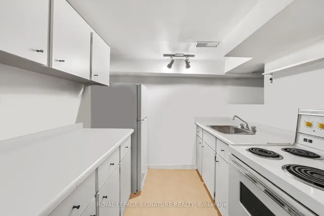 Primary image of 820 Palmerston Ave