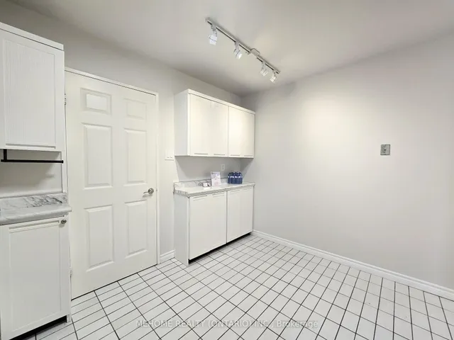Additional image 21 of 45 Carlton St Unit 1814