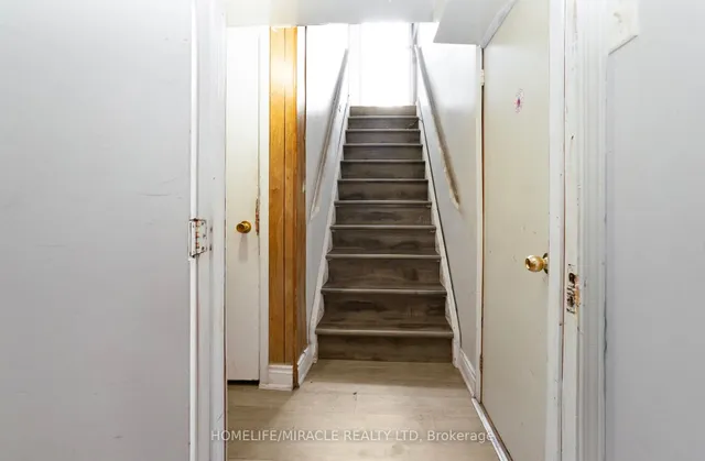 Additional image 28 of 66 Avening Dr