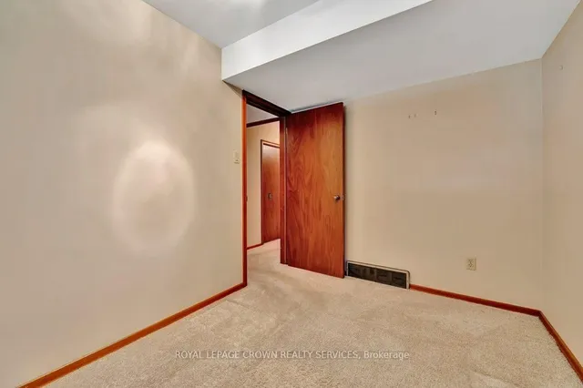 Additional image 36 of 73 Champlain Cres