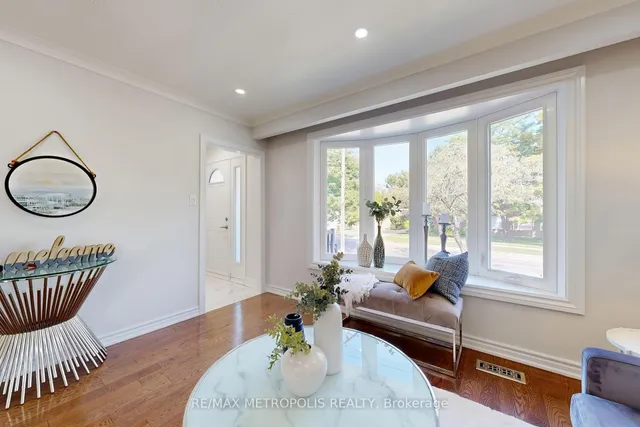 Additional image 8 of 162 Lord Roberts Dr