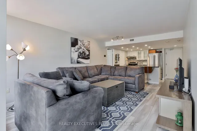 Additional image 6 of 701 King St Unit 811