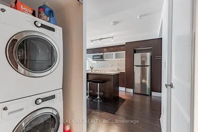 Additional image 25 of 386 Yonge St Unit 1408