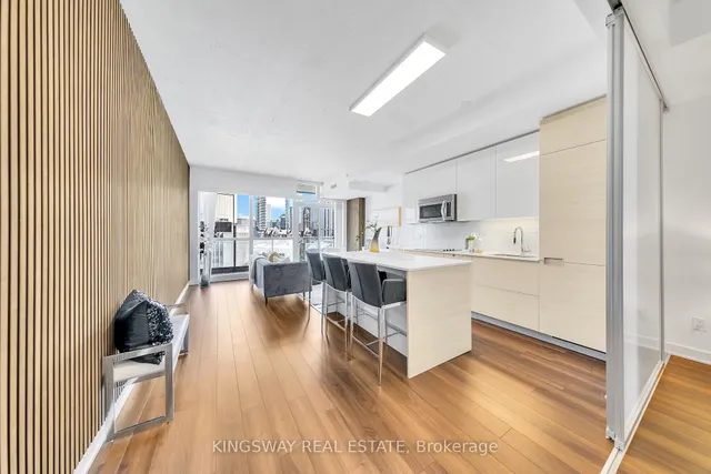 Additional image 2 of 210 Simcoe St Unit 911