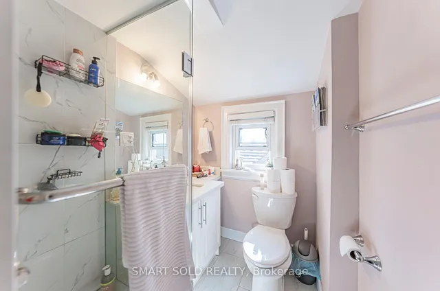 Additional image 33 of 889 Avenue Rd