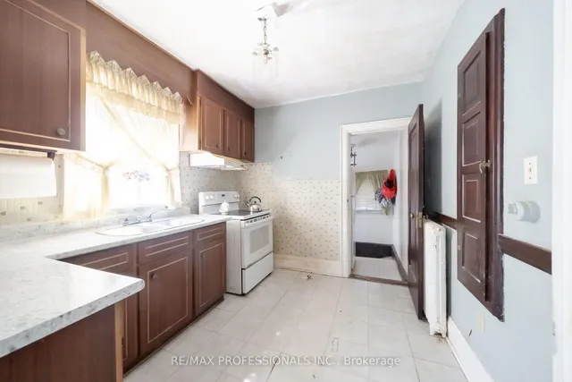 Additional image 12 of 24 Queens Ave