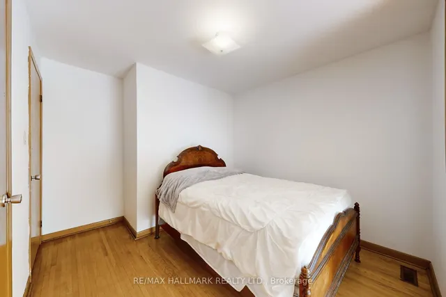 Additional image 22 of 38 Courton Dr