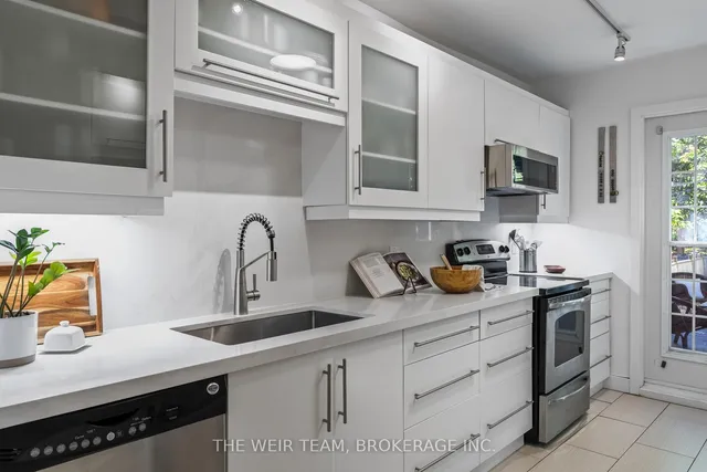 Additional image 10 of 612 Woodbine Ave